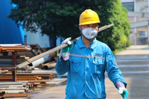 高溫下,海螺人目光中透露著堅(jiān)毅,肩上是責(zé)任,腳下是擔(dān)當(dāng)。邵陽(yáng)云峰_副本 高溫下,海螺人目光中透露著堅(jiān)毅,肩上是責(zé)任,腳下是擔(dān)當(dāng)。邵陽(yáng)云峰_副本